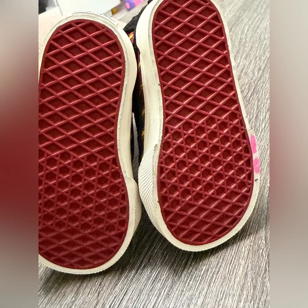 Vans x Harry Potter Sk8-Hi "Gryffindor" toddler shoes NWT-Small marker mark - Picture 6 of 6